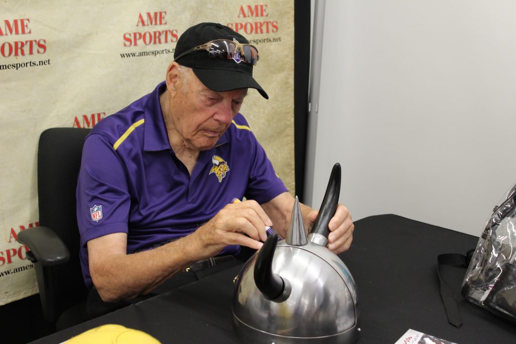 Vikings hall-of-famer signing event in the Twin Cities, MN